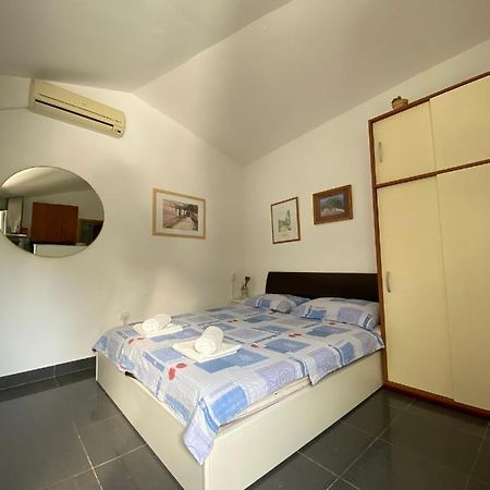 Apartmani Sara 오미살즈 외부 사진
