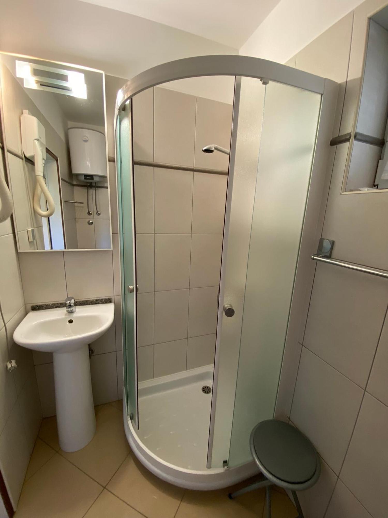 Apartmani Sara 오미살즈 외부 사진