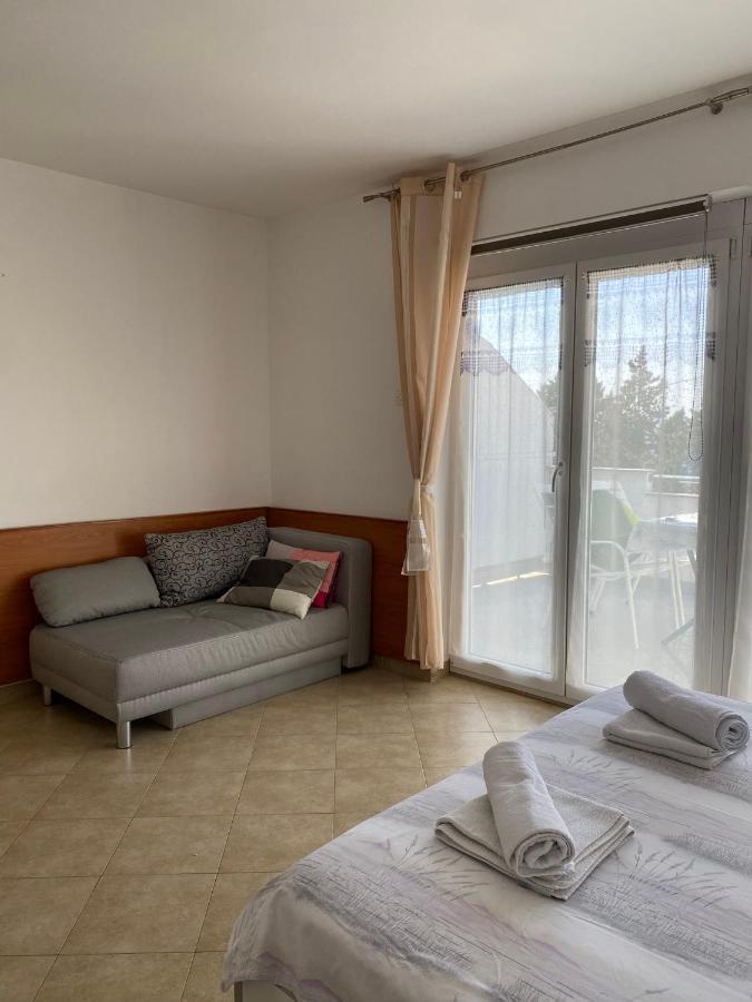 Apartmani Sara 오미살즈 외부 사진