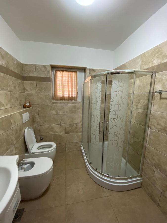 Apartmani Sara 오미살즈 외부 사진