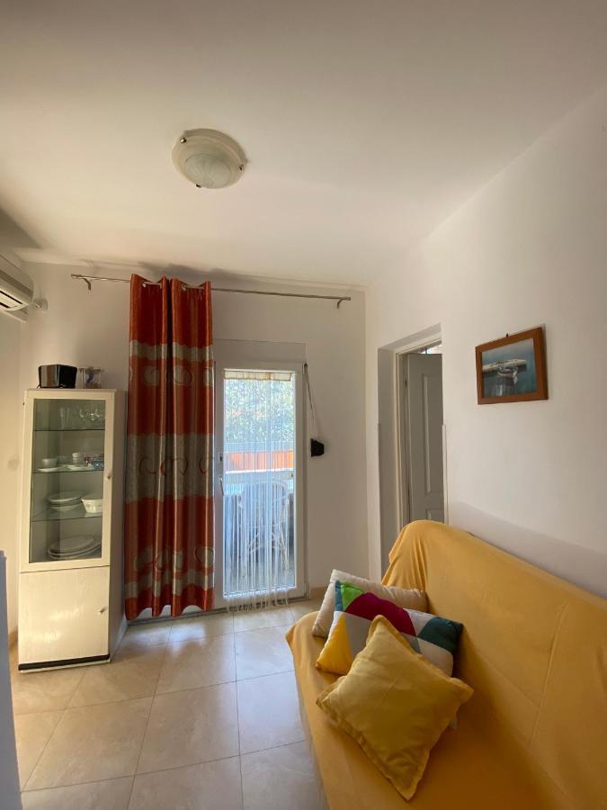 Apartmani Sara 오미살즈 외부 사진