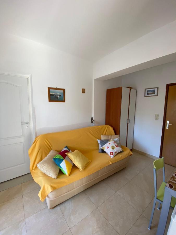 Apartmani Sara 오미살즈 외부 사진