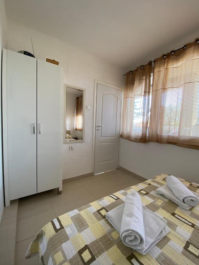 Apartmani Sara 오미살즈 외부 사진