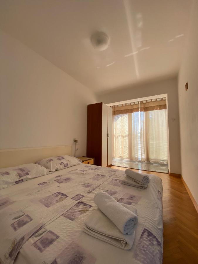 Apartmani Sara 오미살즈 외부 사진