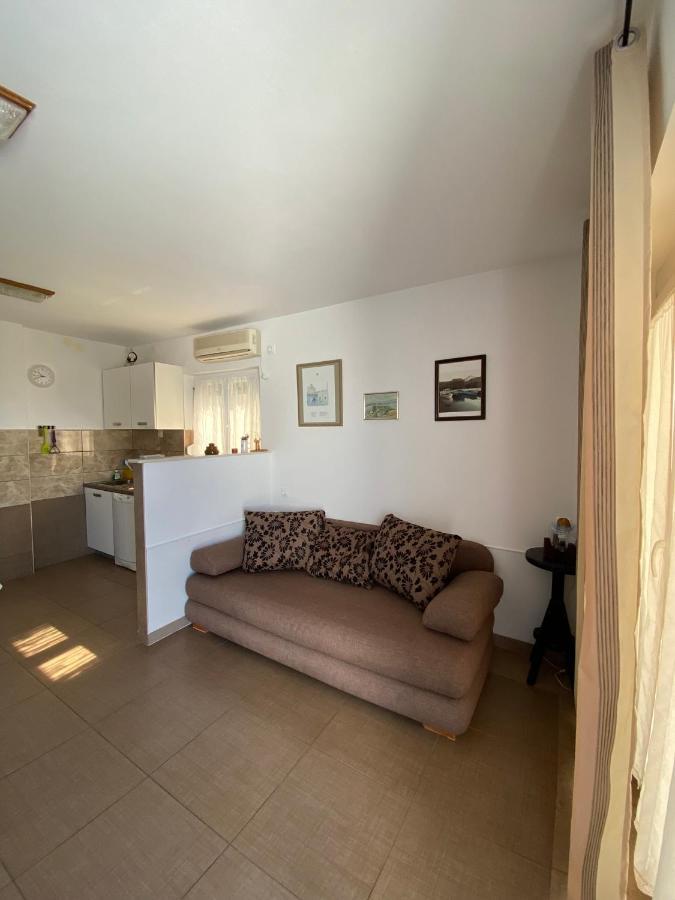 Apartmani Sara 오미살즈 외부 사진
