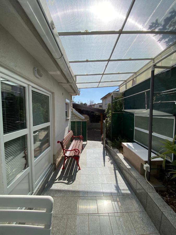 Apartmani Sara 오미살즈 외부 사진